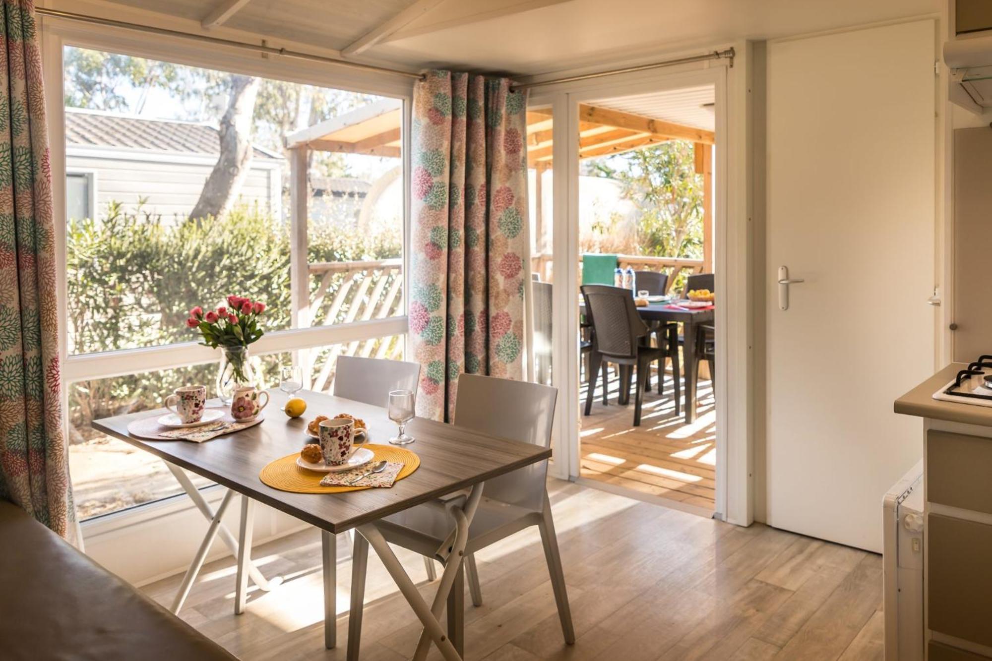 Camping L'Oasis Et California Hotel เลอบาร์กาแรส ห้อง รูปภาพ